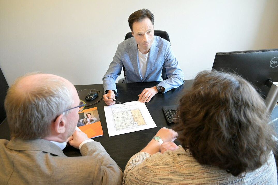 insurance advisor with client